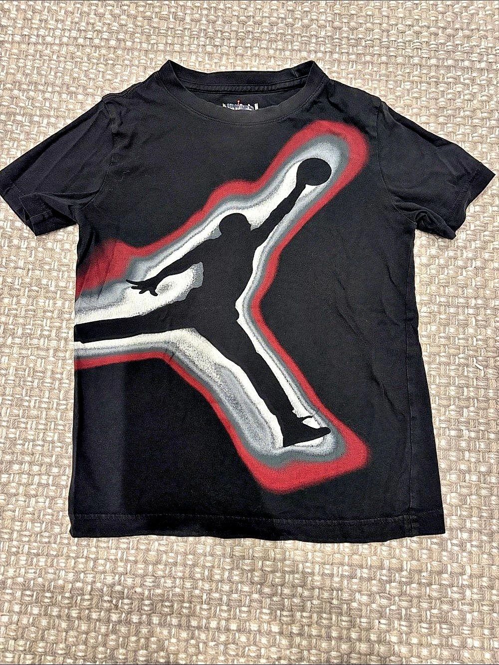 Jordan Short Sleeve Graphic Tee in Black & Red